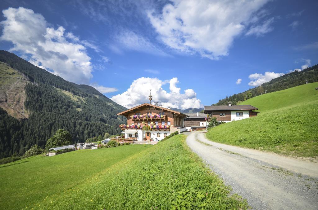 Ferienhof Woelflbauer Saalbach-Hinterglemm Bagian luar foto